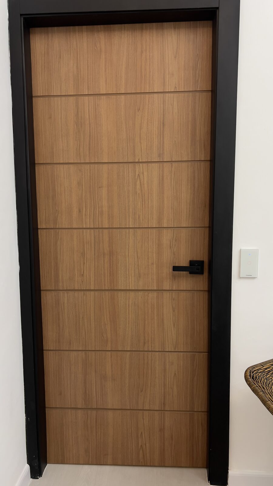 Puerta interior con herraje europeo