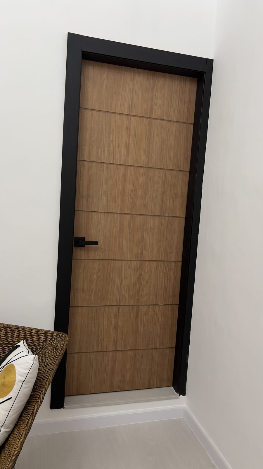 Puerta interior minimalista a medida