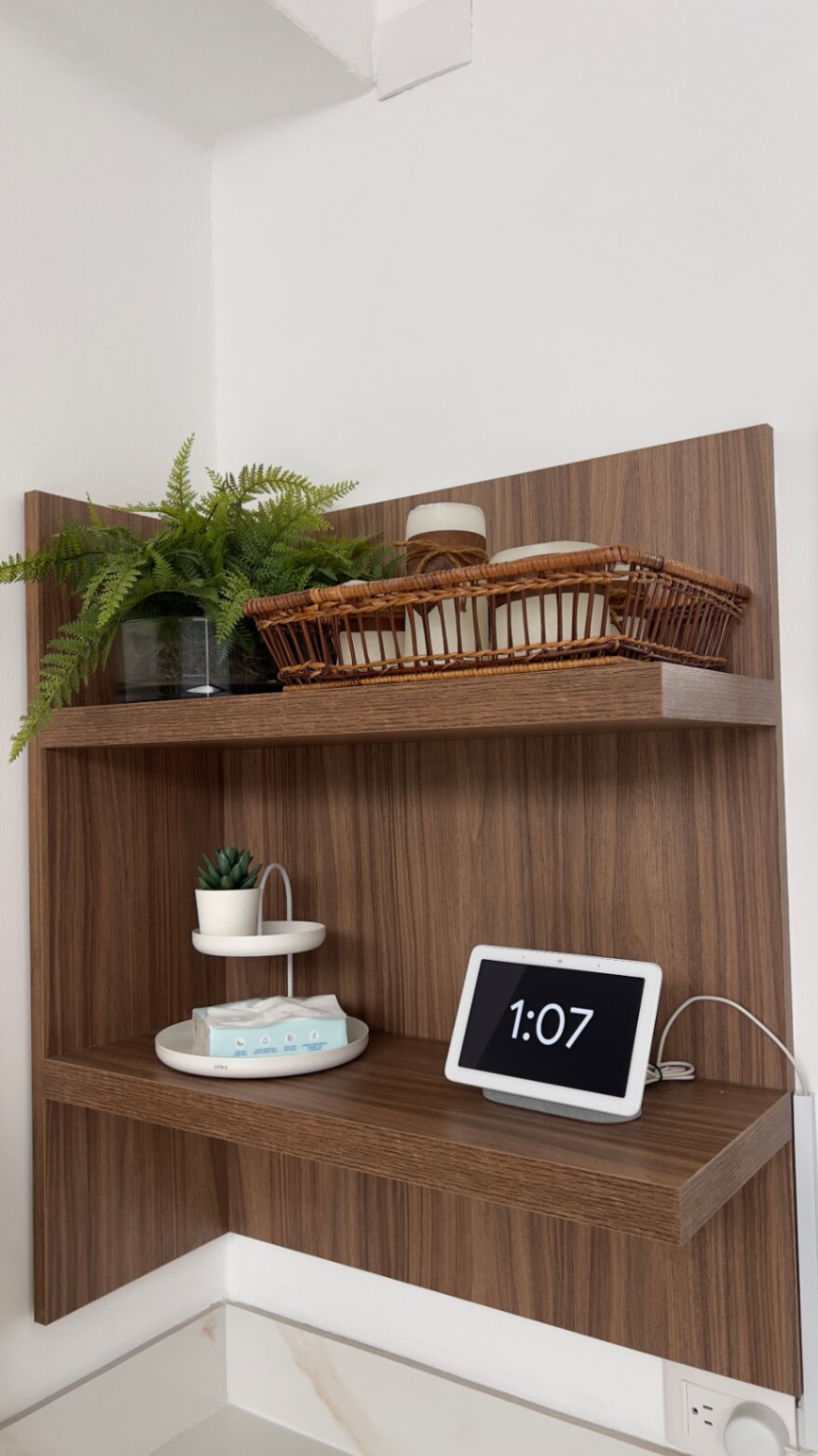 Baño con materiales nobles y funcionales